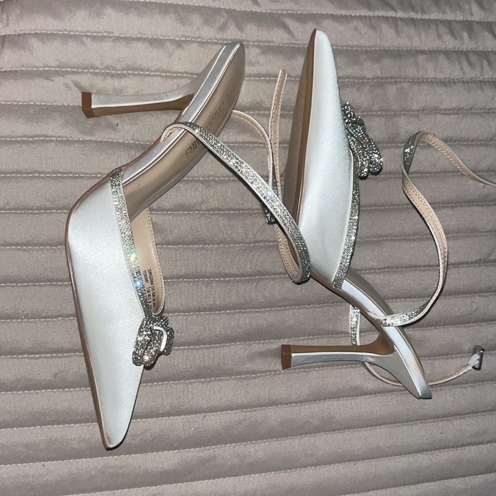 White heels with silver bows/straps - Picture 2 of 2